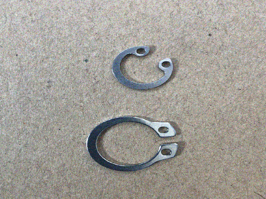 Anello di ritenuta esterno in acciaio inossidabile di finitura semplice per il collegamento dell'albero