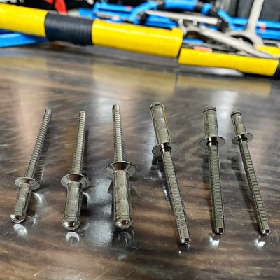 Rivetti a tamburo singolo in acciaio inossidabile di 2,4 mm, 3,2 mm, 4 mm, 4,8 mm, 6 mm di diametro aperto su misura