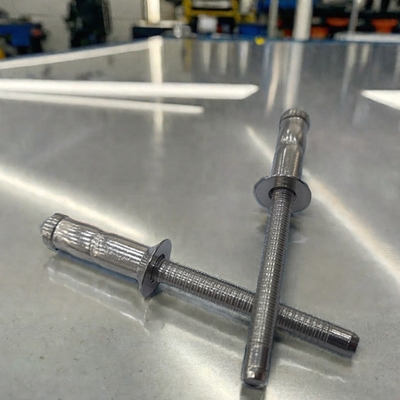 Rivetto cieco a presa multiplice in acciaio inossidabile per l'automotive